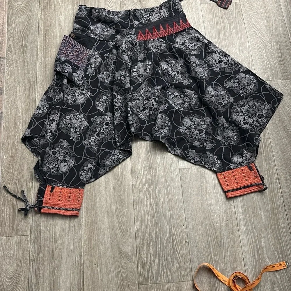 Black and Red Patterned Harem Pants - Picture 3 of 5